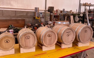 Per noi la qualità non è un OPTIONAL con botti per aceto balsamico , vini e distillati in 7 tipologie di legno .